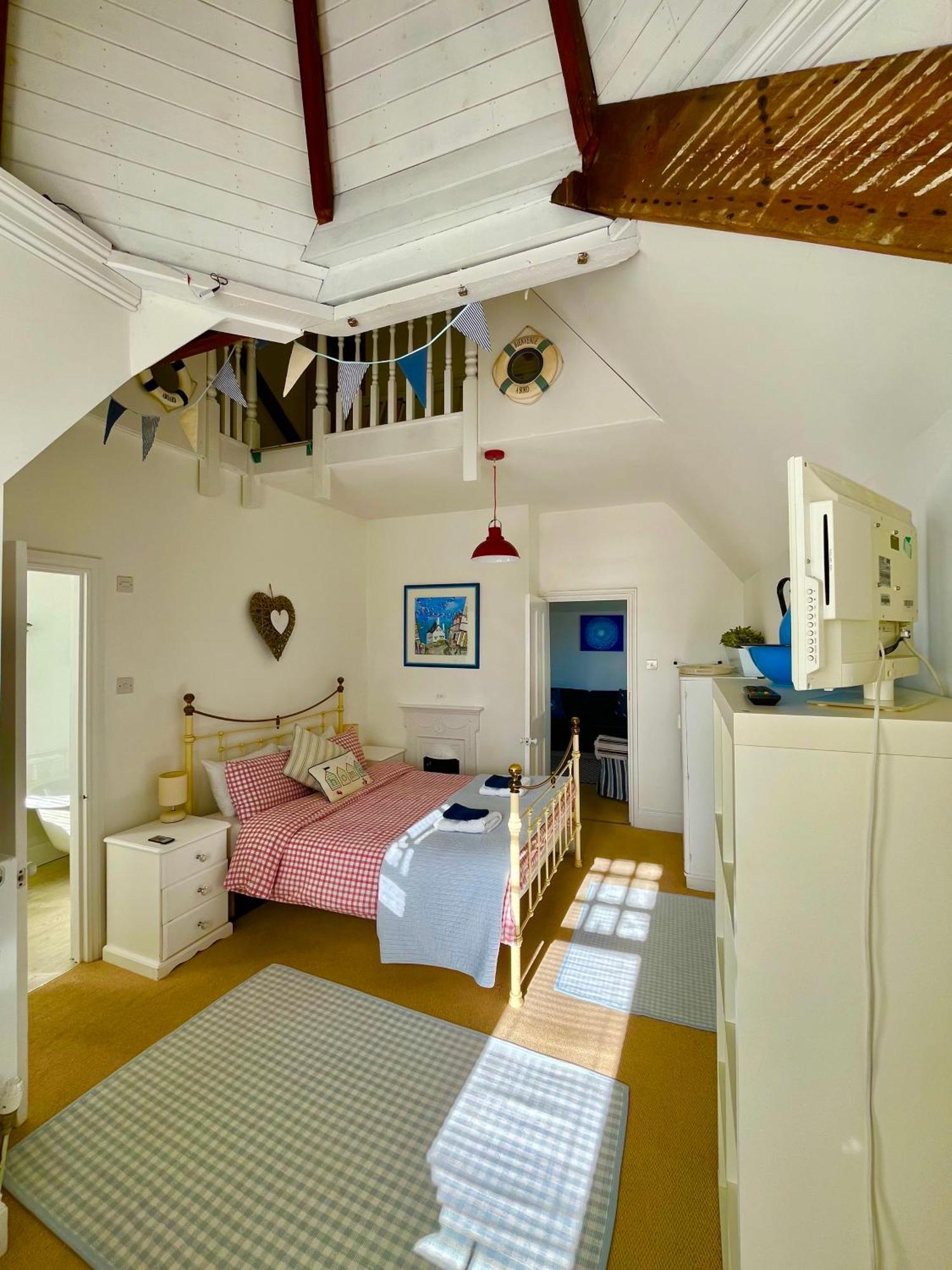 Lyme Regis Renovated Period Seaside Flat Apartment Exterior photo